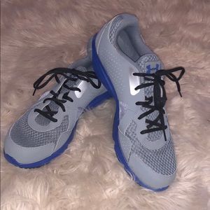 Men’s tennis shoes